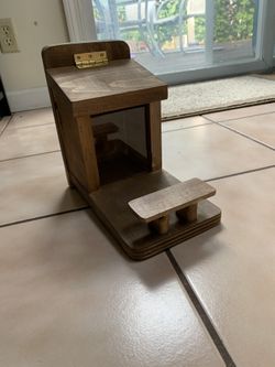 Squirrel feeder