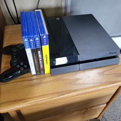 PS4 1 TB And 4 Games