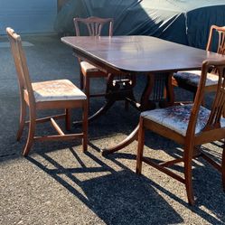 Drexel Dining Table and Chair Set