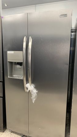 Frigidaire Side By Side Stainless Steel Fridge !