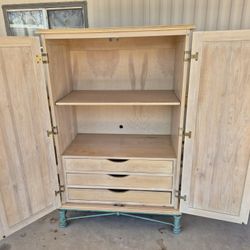 7 PC BEDROOM SUITE $400.