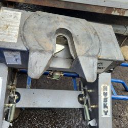 5th wheel trailer hitch.