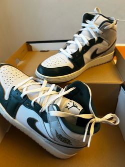 Air Jordan 1 Mid SE