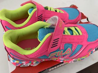 BRAND NEW : Fila shoes, size 3 for girls