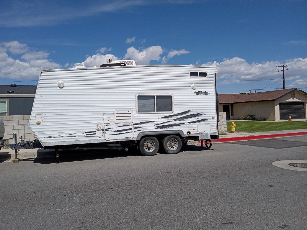 2005 Attitude Toy hauler