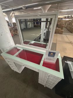 White vanity+ mirror