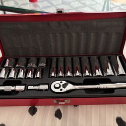 New Klein Tools 20 piece socket set