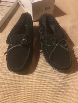 MinneTonka Black Fuzzy Mocs size 9M