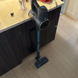 Cordless Vacuum - Like New 