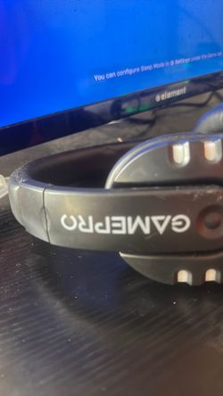 Gaming, pro headphones, black it lights up