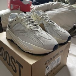 Yeezy 700 Analog Sz 8