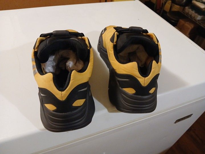 Men's Adidas Yeezy Boost 700 MNvN Honey Flux Brand New Size 8