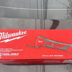 Milwaukee 2626-20 M18 18V Cordless Multi Tool (Tool Only)
