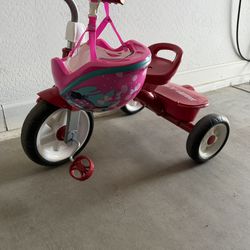 Radio Flyer Tricycle + Minnie Mouse Helmet