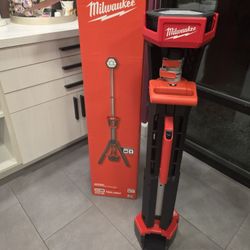 Milwaukee M18 Cordless Rocket Dual Power Tower Light (Tool-Only)