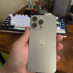 iPhone 15 Pro Max 