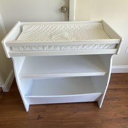 CHANGING TABLE with QUILTED PAD INCLUDED