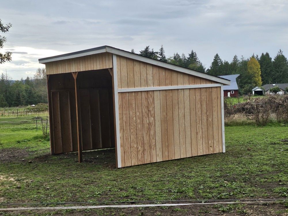 Horse Stalls 4500$