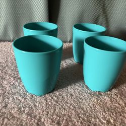 Tupperware Set of 4- 10 oz. Small Tumblers (Aqua Blue)
