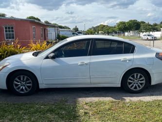 White Nissan Altima