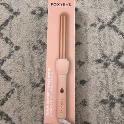 Foxy bae baby blush curling wand - 25mm