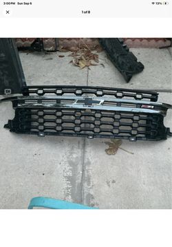 OEM 2021–2023 Chevrolet Tahoe/Suburban Z71 grille assembly