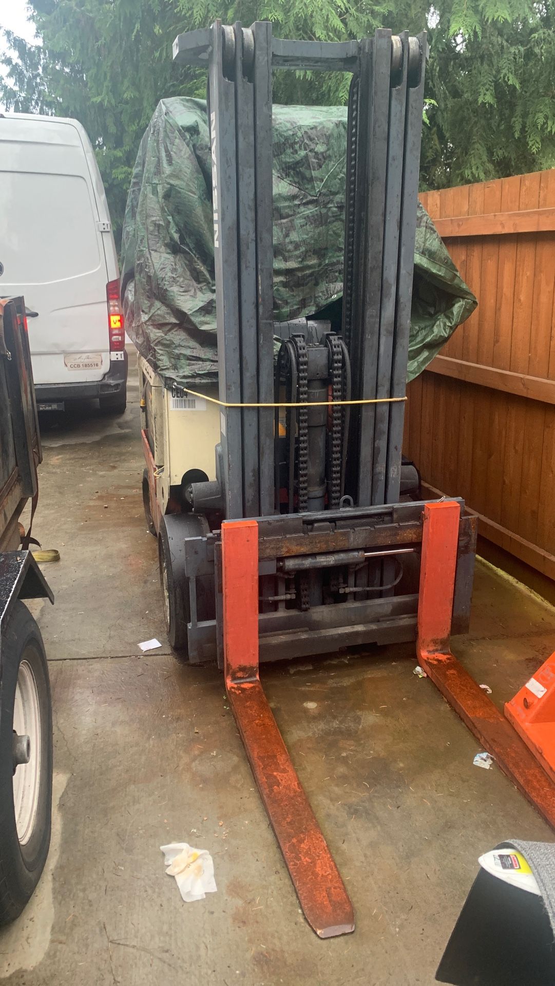 Electric forklift