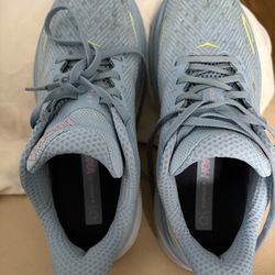 Hoka Clifton 9 size 8B