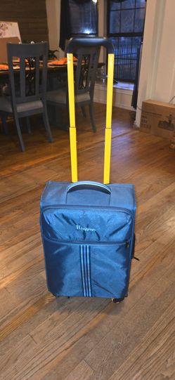 ItLuggage Carry-on 22"