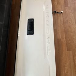 2017. Toyota Tacoma.  Tail gate.