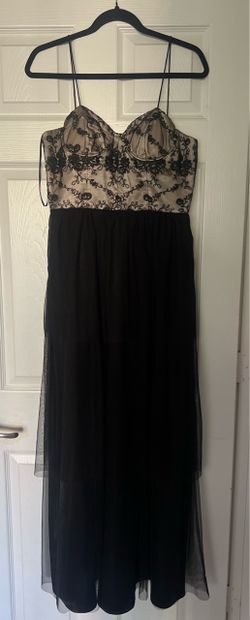 ELEGANT BLACK & NUDE EVENING DRESS