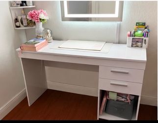 white desk with drawers