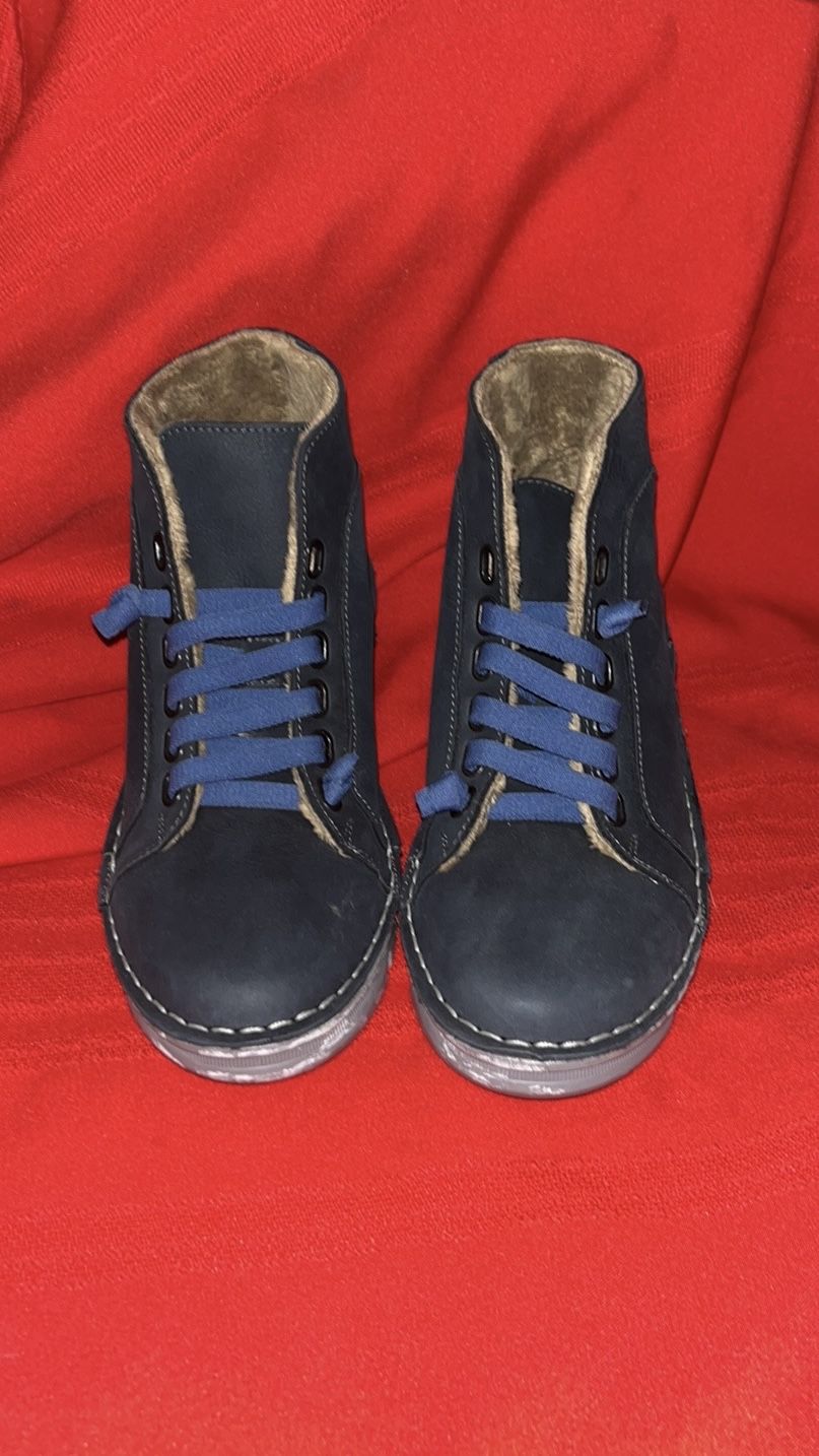 $45 Size 7.5 Navy Onfoot Sneaker Boot