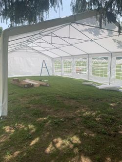 32x20 Outdoor Tent ( Selling)
