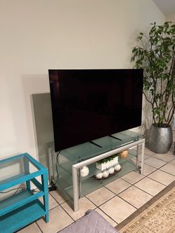 Modern heavy duty glass and metal tv stand