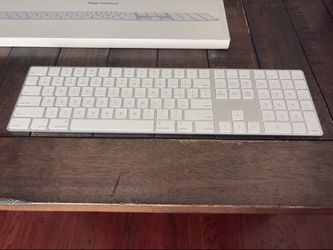 Apple Magic Keyboard with Numeric Keypad - Wireless Bluetooth, Silver - Original Box