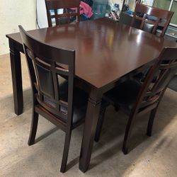 Dining Table And 4 Chairs 