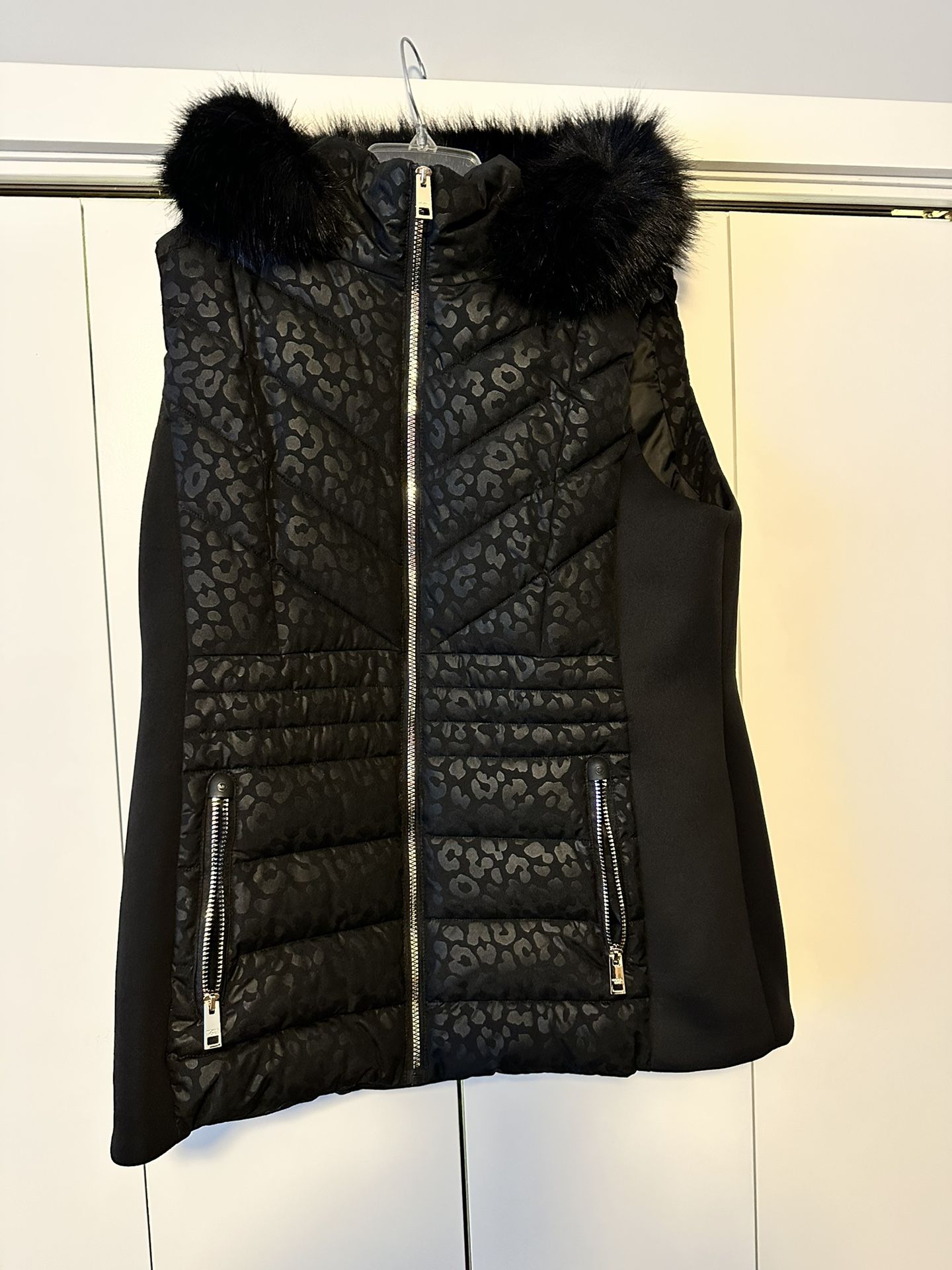 Micheal Kors Womans Embossed Faux Fur Trimmed Hooded Puffer Vest