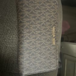 Michael Kors Wristlet 