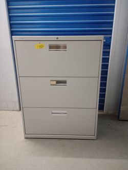 Metal File Cabinet Letter Size or legal With Key