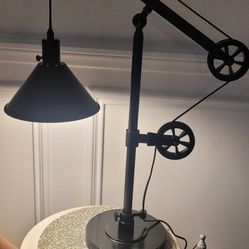 PULLY TABLE LAMP