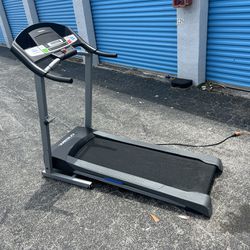 Delivery Available! WESLO Cadence R 5.2 SpaceSaver Treadmill Home Gym Cardio Workout Machine! Folds to save space! Works great!