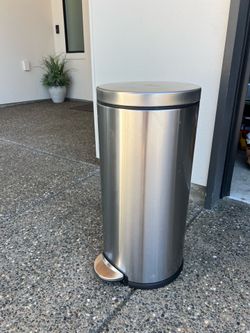 simplehuman Stainless Steel Step Trash Can – Soft Close – Excellent Condition