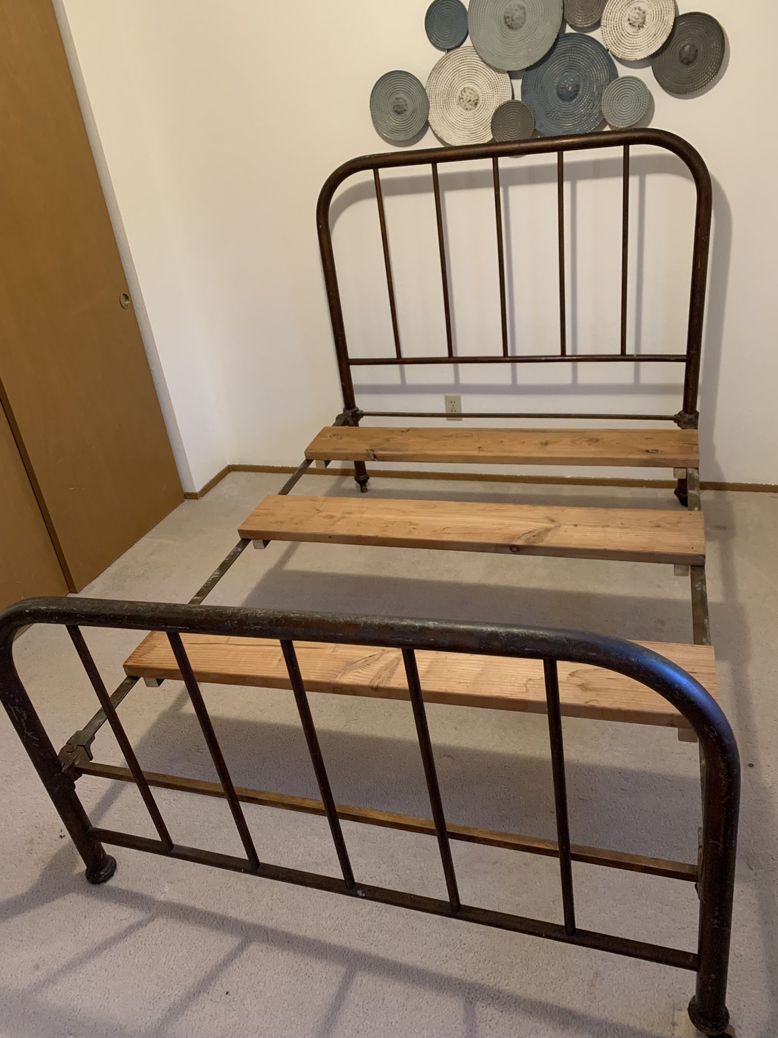 Vintage Metal bed frame - Full