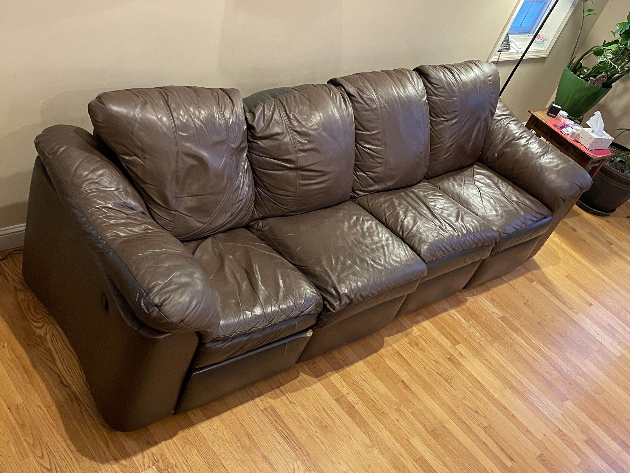 skab Ekstraordinær forvirring Real Leather Reclining Sofa 4-Seat Home Theater for Sale in Grafton, MA -  OfferUp