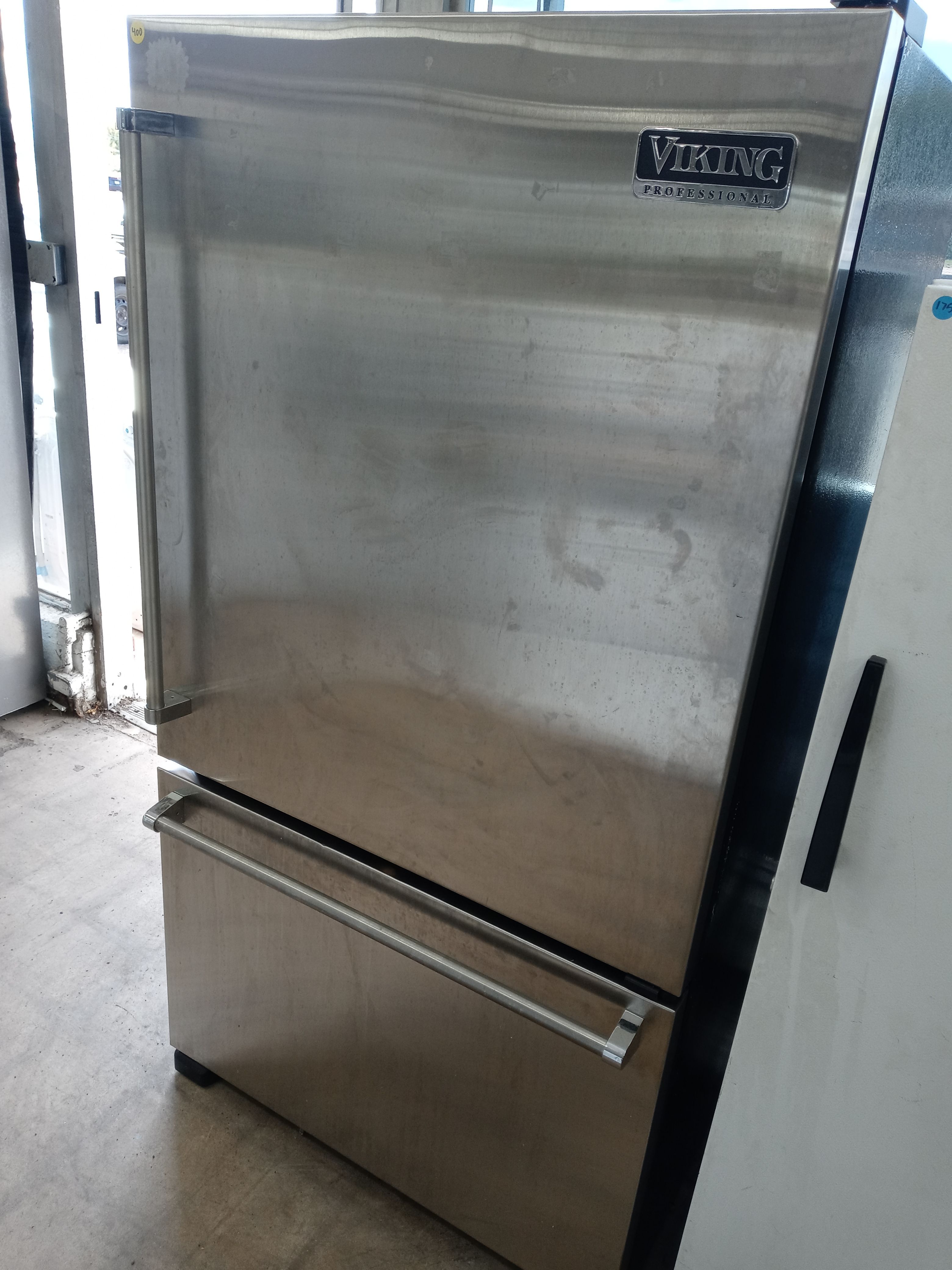 Viking Professional stainless steel bottom freezer refrigerator - Free delivery