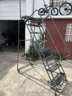 Ballymore 8 Step Rolling Ladder Great Condition