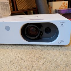 Panasonic PT-FW430 projector