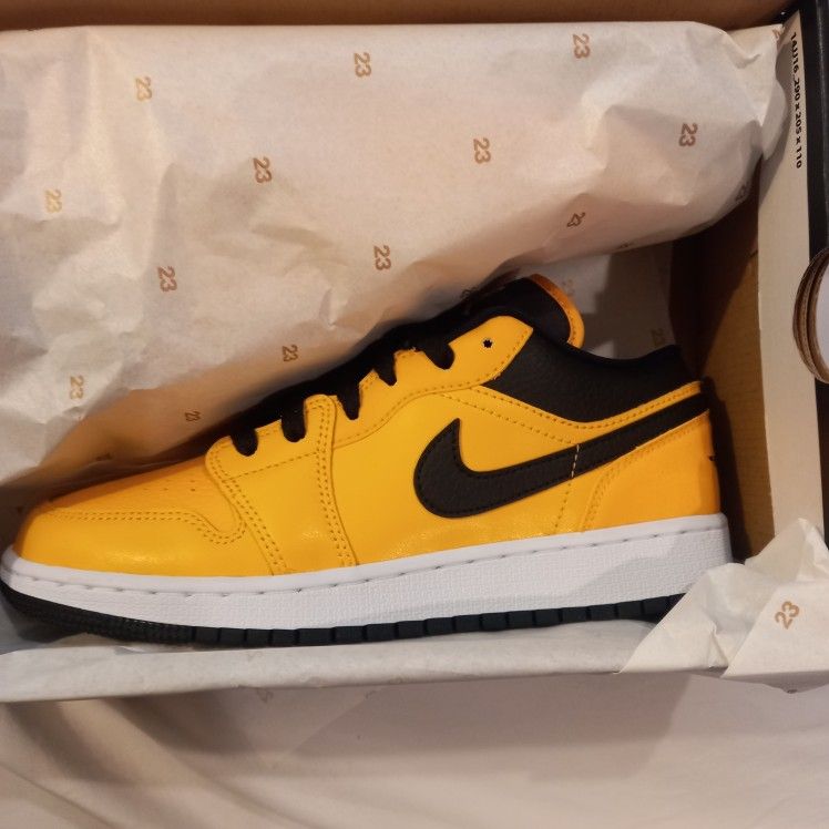 Air Jordan Low University Gold Black White Size 6y