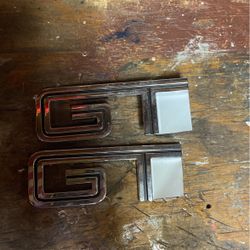 Ford mustang GT emblems
